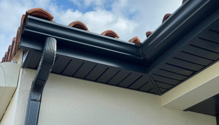 Habillage des Débords de Toit en PVC et lambris en Aluminium